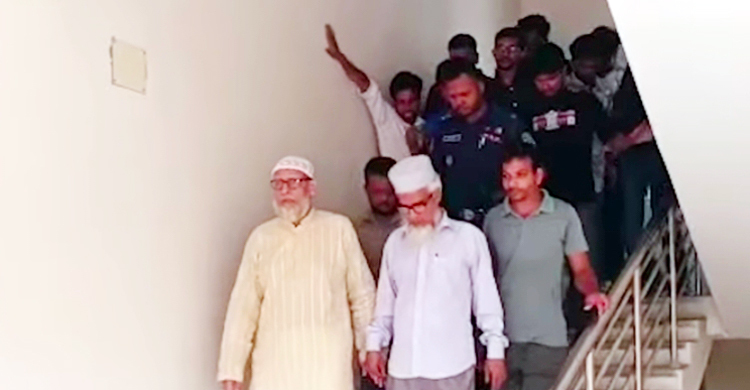 মুচলেকা দিয়ে ক্যাম্পাস ছাড়লেন ভারপ্রাপ্ত অধ্যক্ষ