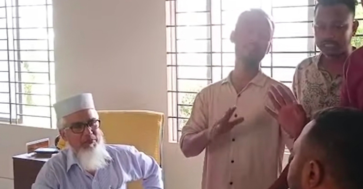মুচলেকা দিয়ে ক্যাম্পাস ছাড়লেন ভারপ্রাপ্ত অধ্যক্ষ