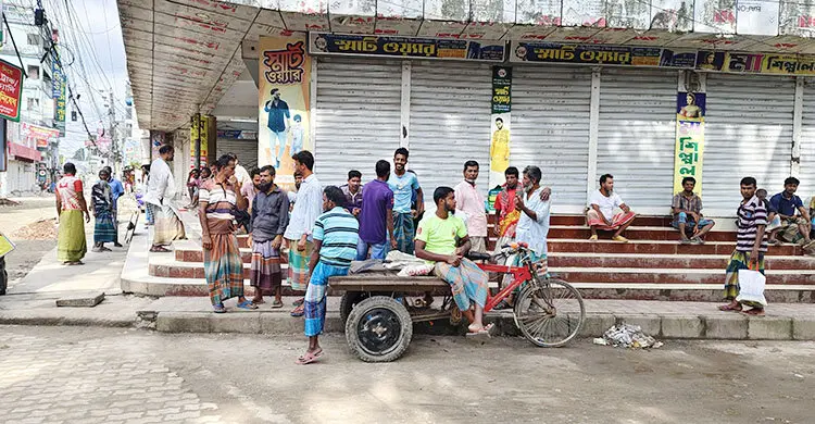 কাজ পাওয়া যেন ভাগ্যের খেলা