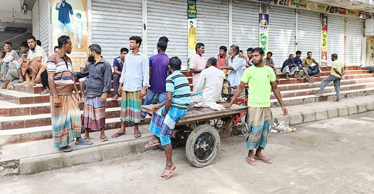কাজ পাওয়া যেন ভাগ্যের খেলা