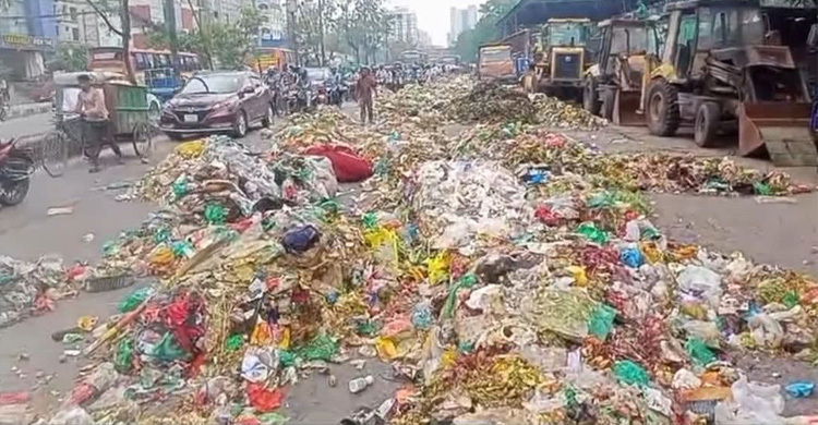 Garbage protest paralyses Natun Bazar, pedestrians gasp, traffic crawls