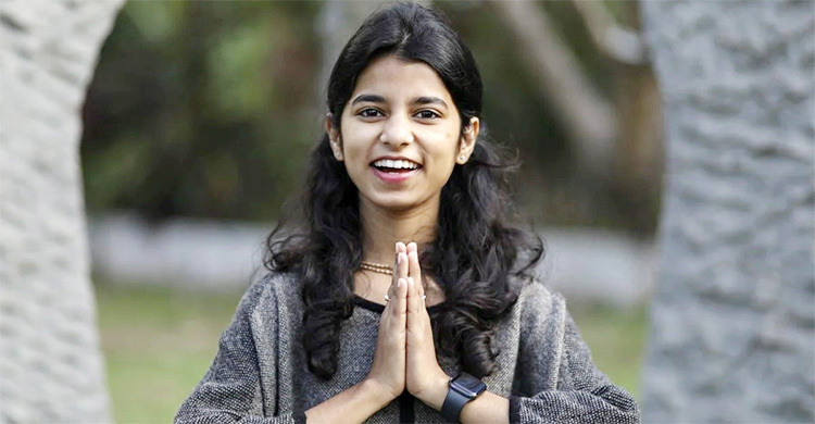 যে কারণে ১৭ বার বাড়ি বদল করতে হয়েছে মৈথিলী ঠাকুরকে