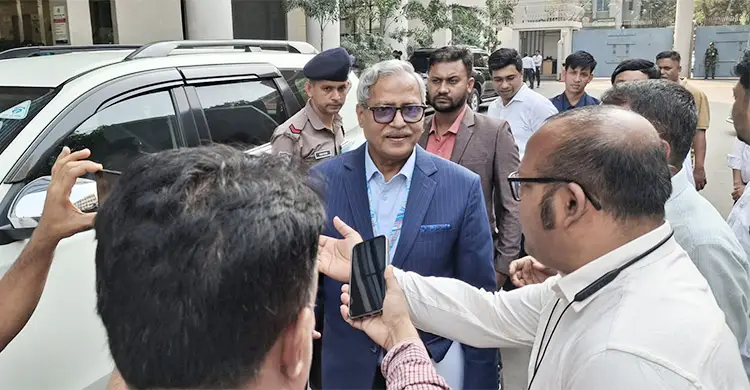 দুদকের চেয়ারম্যান ও দুই কমিশনারের পদত্যাগ