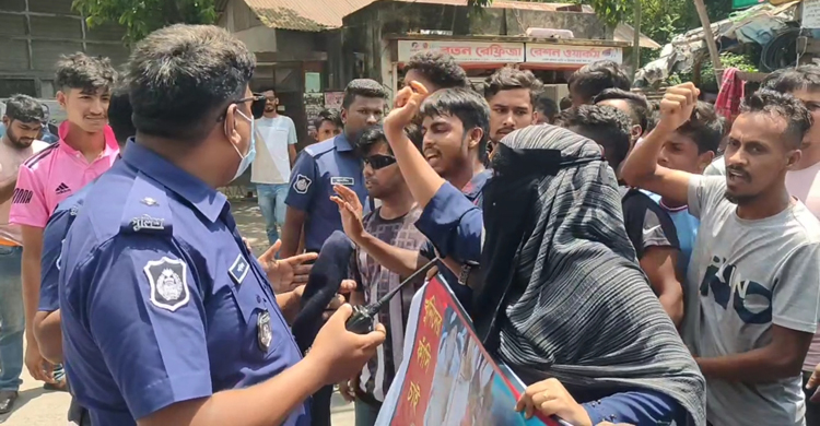 দিনমজুর হত্যার বিচার দাবিতে সড়ক অবরোধ স্বজনদের