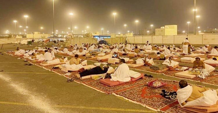 মুজদালিফায় অবস্থানের বিধান; মাগরিব ও ইশা আদায় করবেন যেভাবে