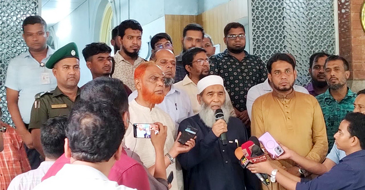 নুরকে দেখতে হাসপাতালে জামায়েত নেতা মুজিবুর
