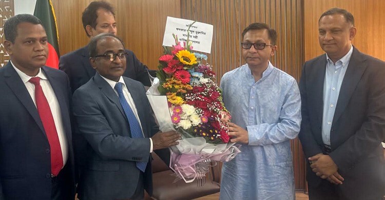 দায়িত্ব নেওয়ার পর বাণিজ্য মন্ত্রণালয়ে এলেন মন্ত্রী-প্রতিমন্ত্রী