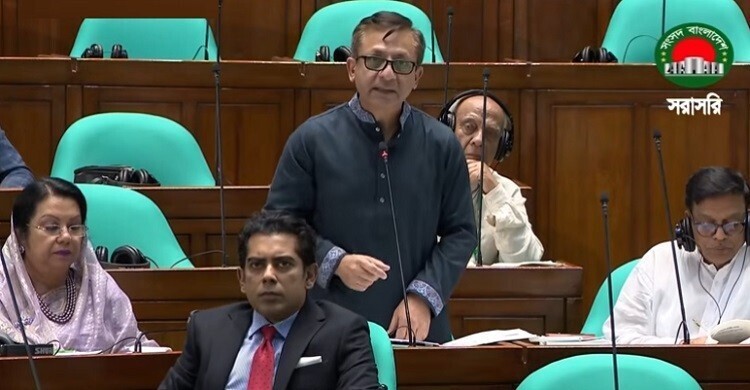 পাঁচ বছরে বাণিজ্য ঘাটতি ৮ বিলিয়ন ডলার, বেশি ভারতের সঙ্গে