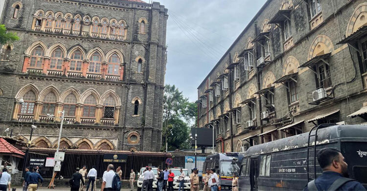 মুম্বাইয়ে একাধিক আদালতে বোমা হামলার হুমকি