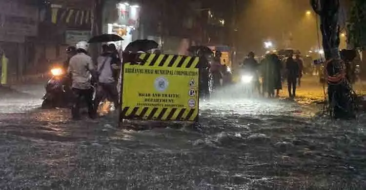 মুম্বাইয়ের বন্যা বাসিন্দাদের সৃষ্টি, পৌর কর্তৃপক্ষকে দোষ দিয়ে লাভ নেই