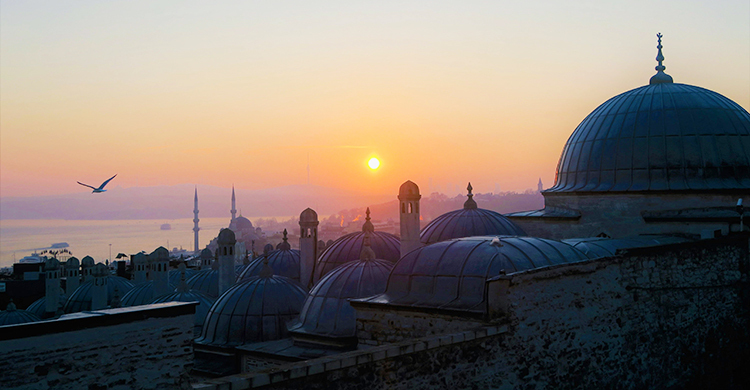মুমিনের সঙ্গে দুনিয়ার সম্পর্ক কেমন হওয়া উচিত?