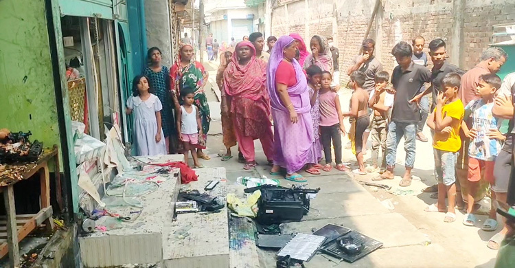 মুন্সিগঞ্জে আধিপত্য বিস্তার নিয়ে দ্বন্দ্ব, ২০ ঘরবাড়ি ভাঙচুর