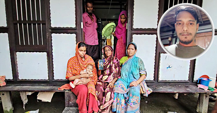 বাড়ির উঠানে ব্যবসায়ীকে হত্যার পর মোটরসাইকেলে আগুন