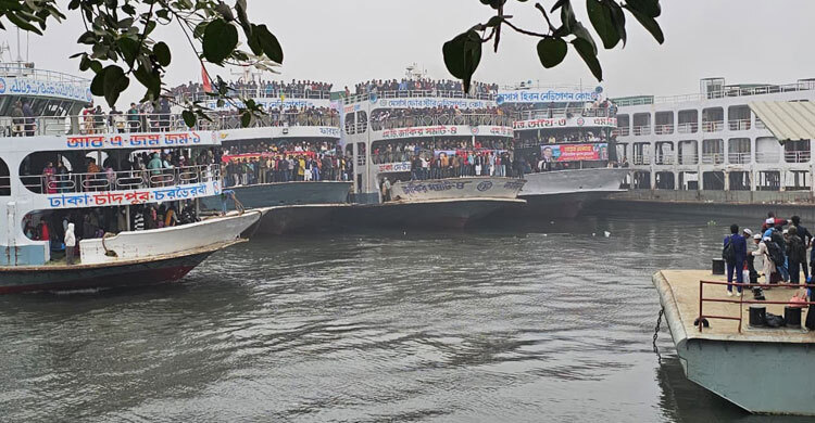 ধলেশ্বরীতে আটকা পড়েছেন সংবর্ধনায় আসা ৫ লঞ্চের নেতা-কর্মীরা