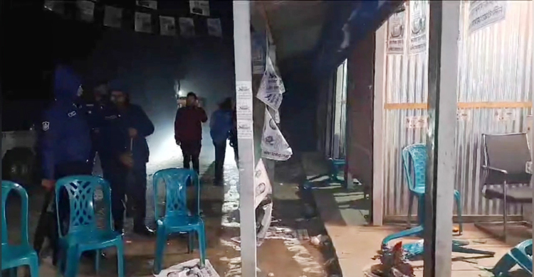 নৌকার ক্যাম্পে গুলি: প্যানেল মেয়রসহ ১১ জনকে আসামি করে মামলা