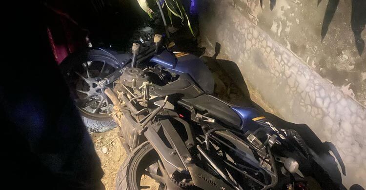 গাছের সঙ্গে মোটরসাইকেলের ধাক্কা, প্রাণ গেলো ৩ বন্ধুর