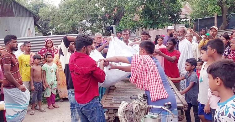 ছোট ভাইকে না পেয়ে বড় ভাইকে কুপিয়ে হত্যা