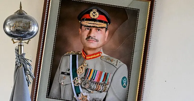 যেভাবে বিশ্ব রাজনীতিতে গুরুত্বপূর্ণ খেলোয়াড় হয়ে উঠলেন আসিম মুনির