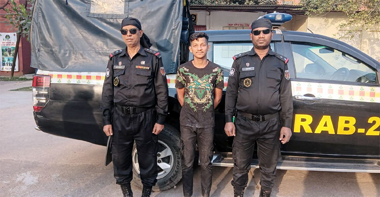 জেনেভা ক্যাম্প থেকে বোমা মুন্না গ্রেফতার