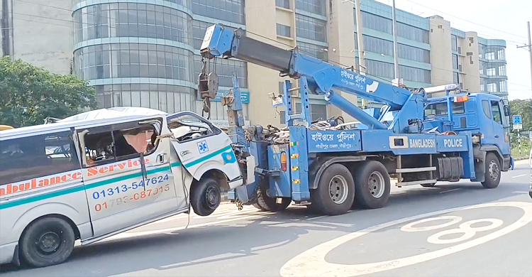 ডেঙ্গুরোগী ঢাকা নেওয়ার পথে ট্রাক-অ্যাম্বুলেন্স সংঘর্ষ, নিহত ১