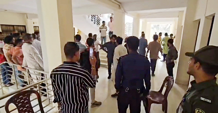 টেন্ডার জমা নিয়ে বিএনপির দু&rsquo;পক্ষে ধাওয়া-পাল্টাধাওয়া, আহত ৫