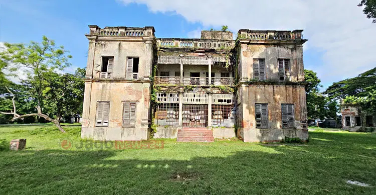 হাজার বছরের ইতিহাস নিয়ে ঠাঁই দাঁড়িয়ে বিক্রমপুর জাদুঘর