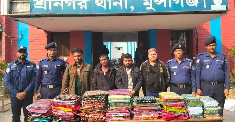 মুন্সিগঞ্জে ক্লুলেস ডাকাতির ঘটনায় গ্রেফতার ৪, মালামাল উদ্ধার