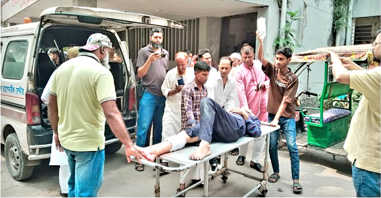 জমির বিরোধে বীর মুক্তিযোদ্ধাকে কোপালেন ছাত্রলীগ নেতা