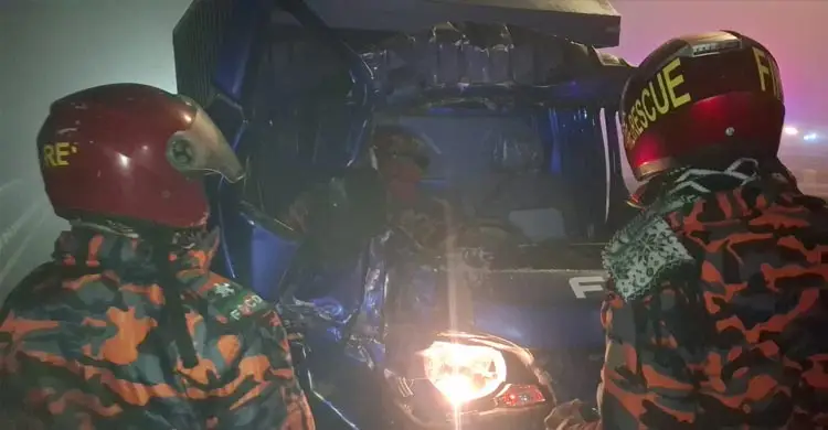 এক্সপ্রেসওয়েসহ তিন জায়গায় ৭ গাড়ির সংঘর্ষ, আহত ২০