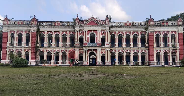 স্থাপত্যশৈলীর অনন্য নিদর্শন মুড়াপাড়া জমিদারবাড়ি