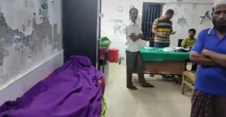 ঘরে ঢুকে মা-মেয়েকে কুপিয়ে হত্যা