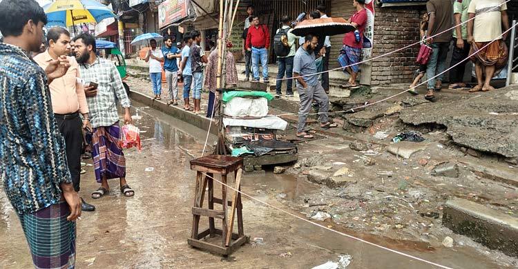 সাংবাদিককে কুপিয়ে হত্যা: সিসিটিভি ফুটেজে যা দেখা গেলো