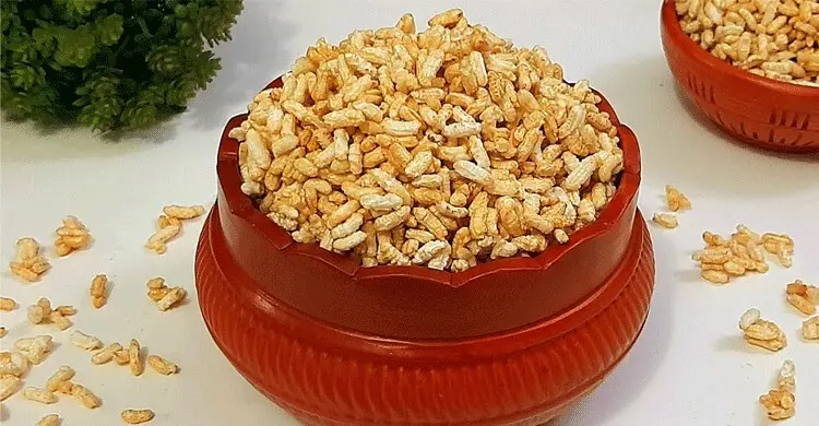 বৈশাখে বাড়িতেই বানান ঐতিহ্যবাহী মুড়কি