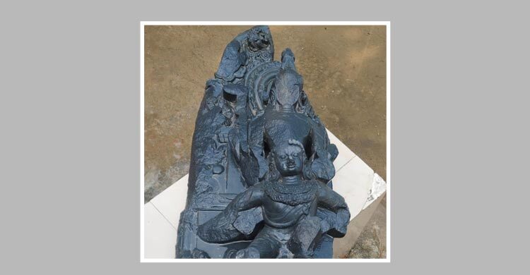 কবরস্থানে পড়ে ছিল ‌‘কোটি টাকা’র কষ্টিপাথরের মূর্তি
