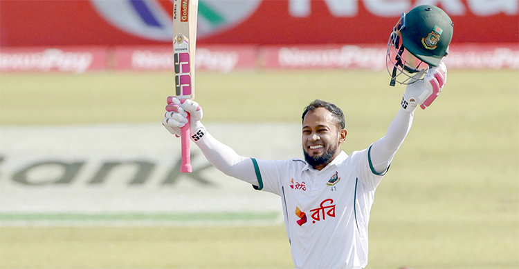 ইতিহাস গড়ে ১০৬ রানে থামলেন মুশফিক