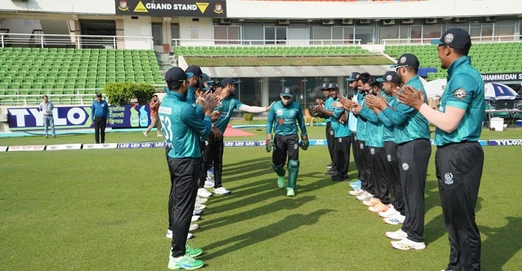 সতীর্থদের ‘গার্ড অব অনার’ পেলেন মুশফিক