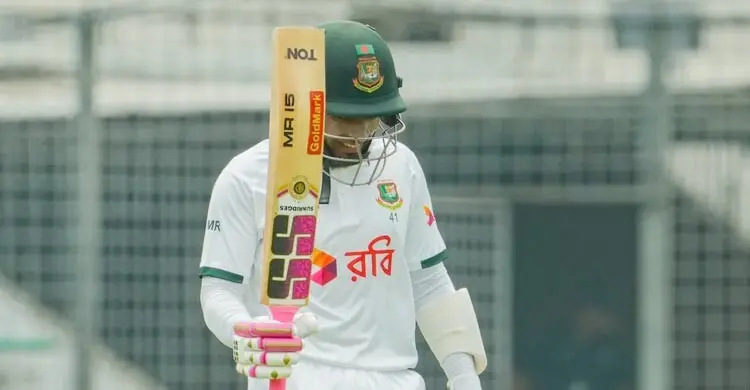 একপ্রান্ত ধরে আছেন মুশফিক, ৭ উইকেট হারিয়ে লাঞ্চে বাংলাদেশ