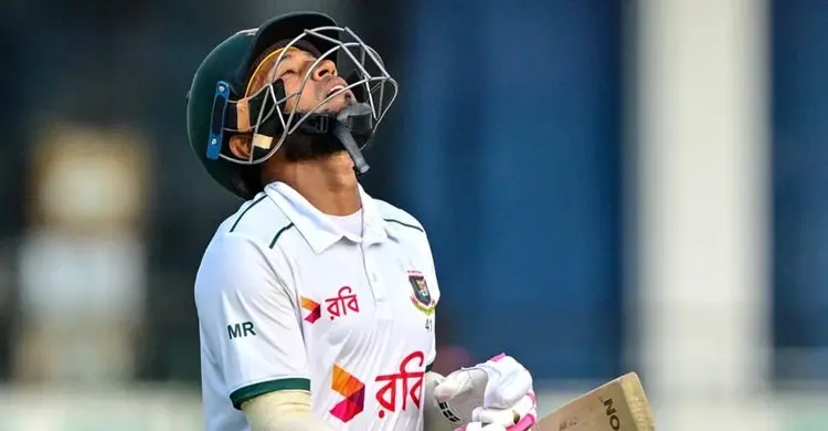 শেষ দিনের শুরুতেই ফিরলেন মুশফিক