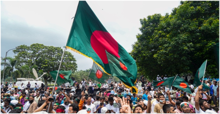 গানে-আয়োজনে চলছে ৩৬ জুলাই উদযাপন