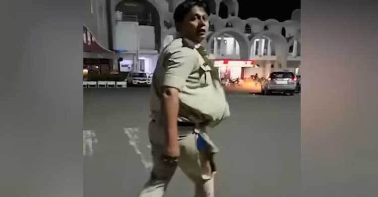 ভারতে মুসলিম পুলিশ সদস্যের ওপর হামলা