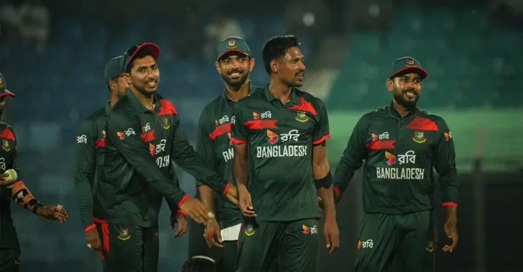 ৭ বছর পর ফিজের ফাইফার, প্রশংসার বৃষ্টিতে ভাসালেন মিরাজ