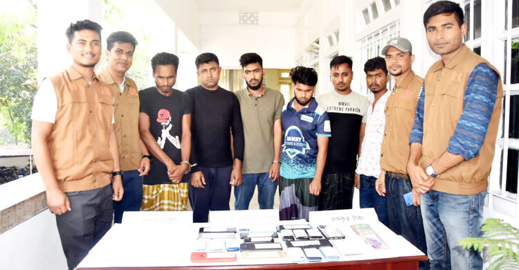 মোবাইল ব্যাংকিংয়ে প্রতারণা, ৬ যুবক আটক