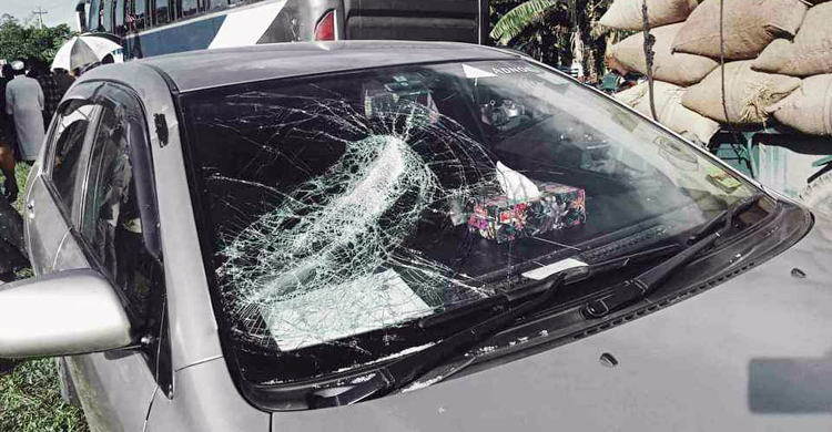 রোডমার্চের গাড়ি থেকে হামলা, যুবলীগ-ছাত্রলীগের বাইক ভাঙচুর