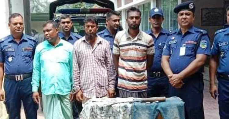 বালু ব্যবসায়ীকে কুপিয়ে হত্যা, তিন আসামি কারাগারে