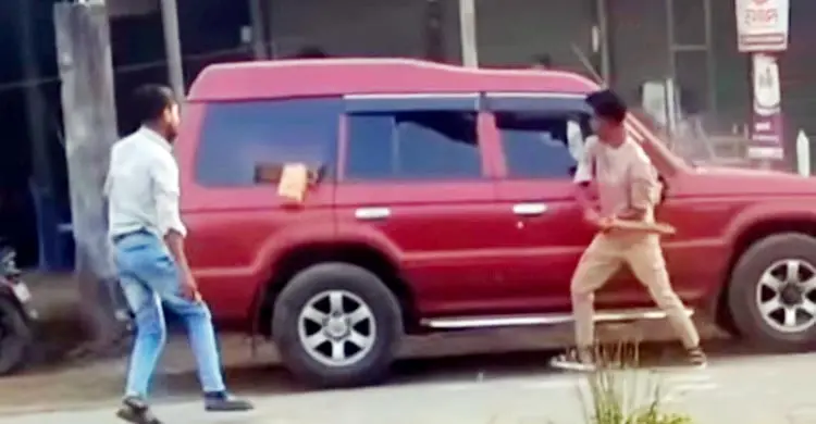 ধানের শীষের পক্ষে ‘কাজ না করায়’ সাবেক এমপির গাড়ি ভাঙচুর