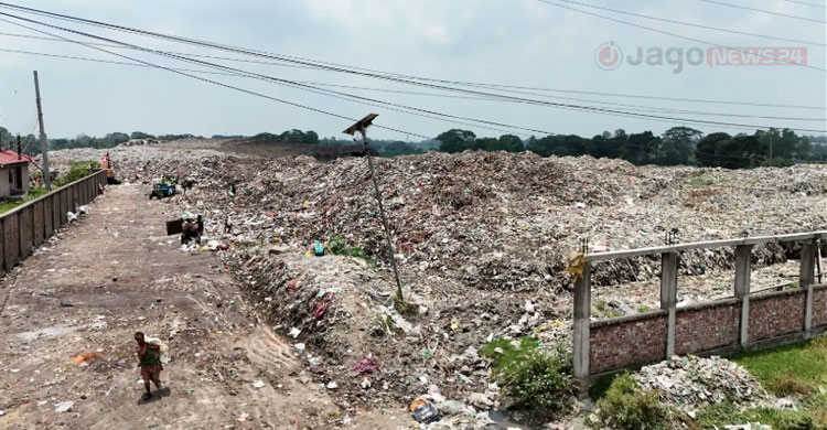শহরের প্রবেশমুখে ৩০ বছরের বিষাক্ত ভাগাড়