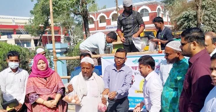 ময়মনসিংহে সুলভ মূল্যে মাংস-ডিম বিক্রি