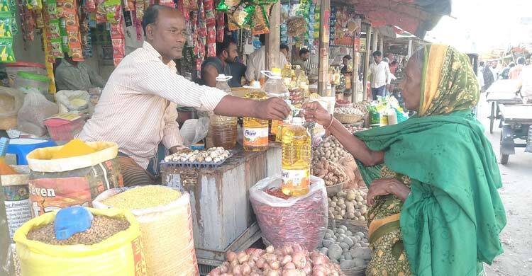‘কোম্পানি লাভ কম দিচ্ছে, তাই বাড়তি দামে বিক্রি করে পুষিয়ে নিচ্ছি’