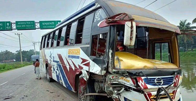 ময়মনসিংহে বাস-পিকআপ সংঘর্ষে চালক নিহত