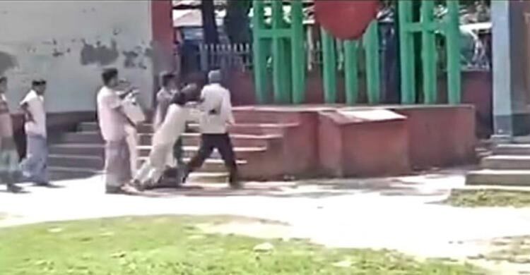 অধ্যক্ষকে ধাক্কা দিয়ে কলেজ থেকে বের করে দিলেন প্রাথমিক শিক্ষক